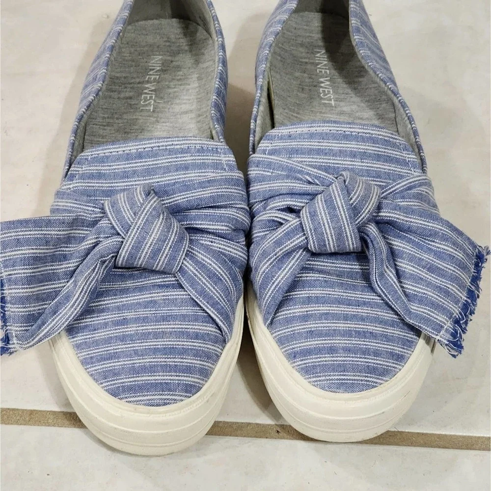 Nine West blue and white striped bow detail sneakers size 7.5‎